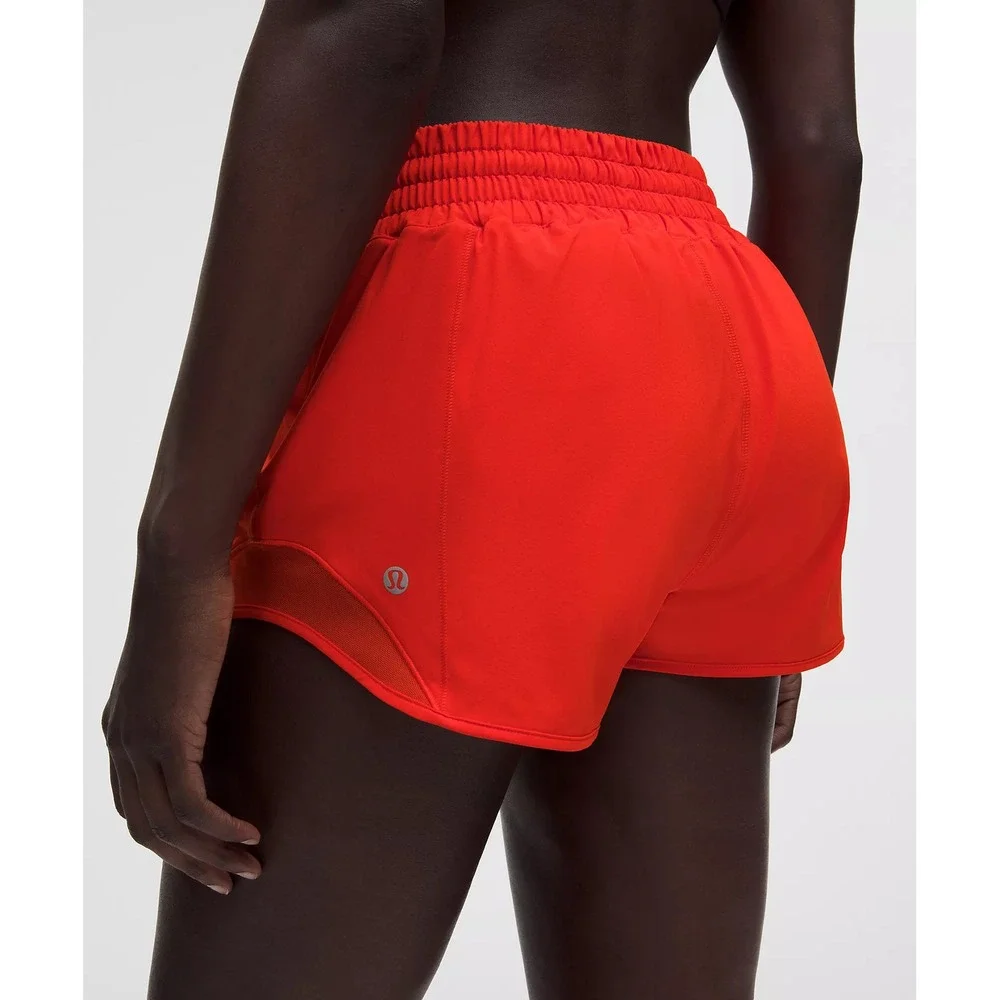 823-Lululemon-Hotty Hot High-Rise Lined Short 2.5